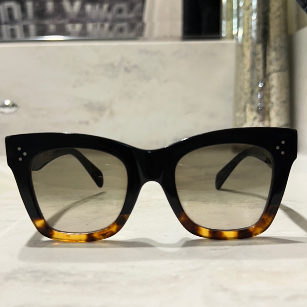 Celine tortes and black sunglasses